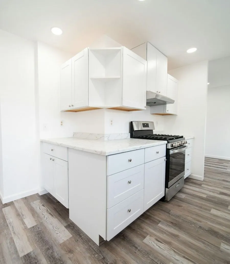 Newly finished white kitchen, cleaned and ready to move in